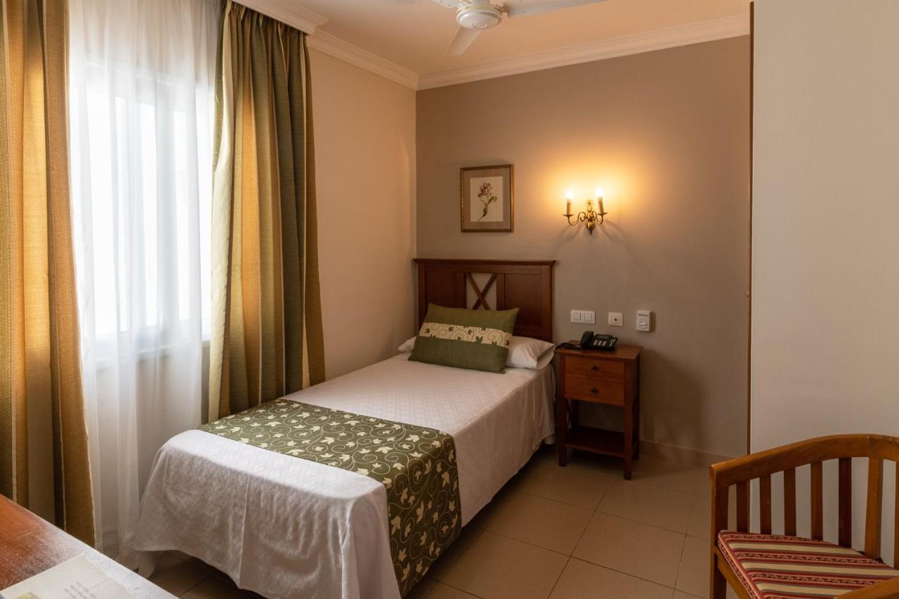 Hotel Marte ปูแอร์โตเดลาครูซ ภายนอก รูปภาพ