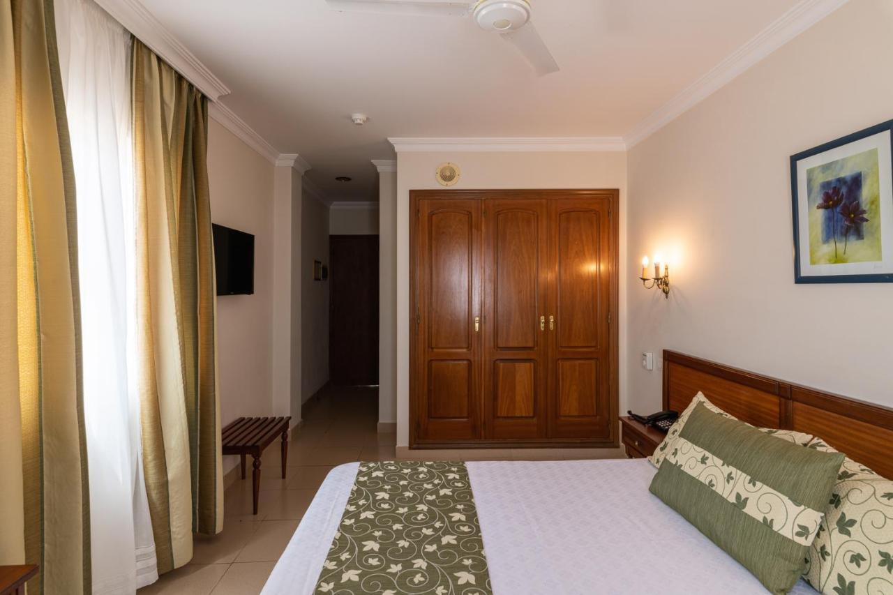 Hotel Marte ปูแอร์โตเดลาครูซ ภายนอก รูปภาพ