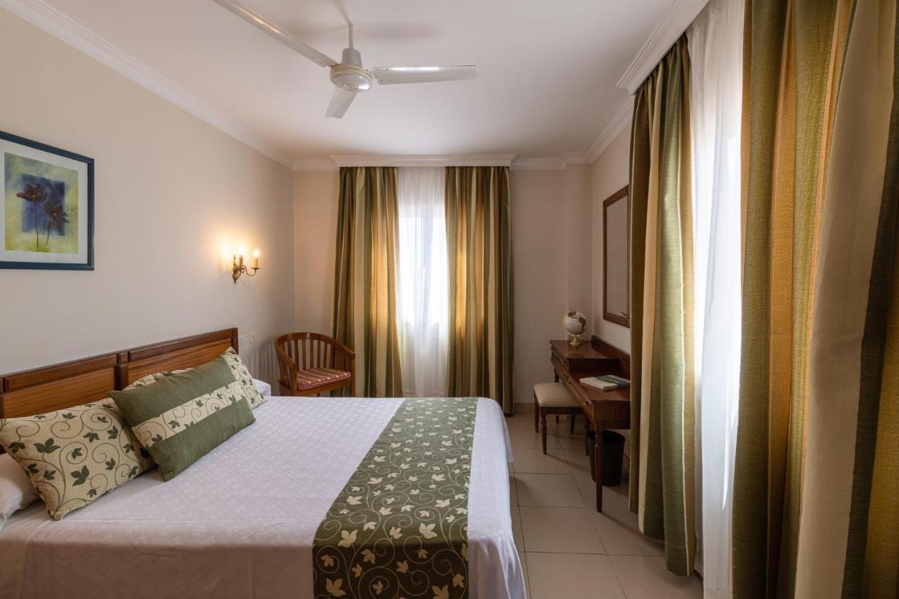 Hotel Marte ปูแอร์โตเดลาครูซ ภายนอก รูปภาพ